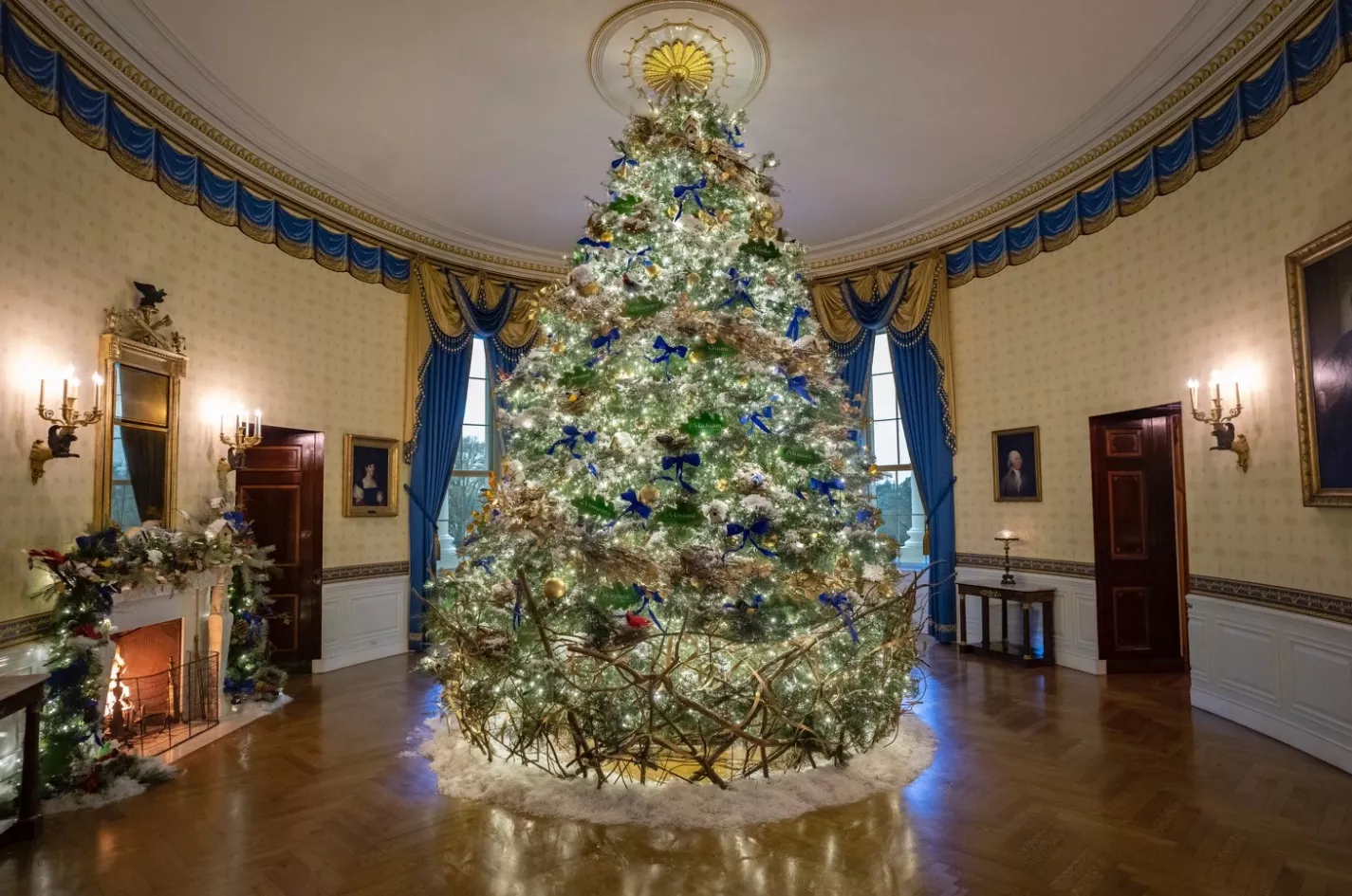 https://www.carolinajournal.com/wp-content/uploads/2023/10/Blue-Room-CHRISTMAS-TREE.-White-House-image-1425x945.webp